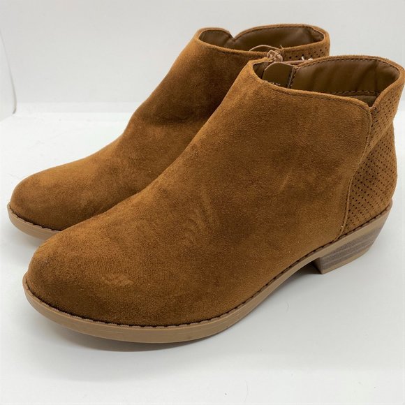 Cat & Jack Other - Cat & Jack Suede like girls booties size 2